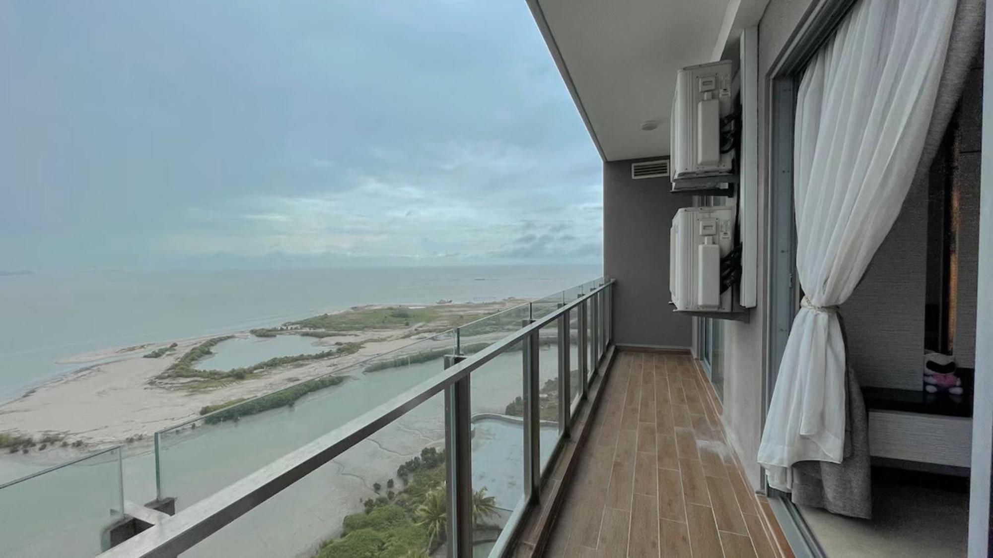 Silverscape Seaview Residence Melaka Екстер'єр фото